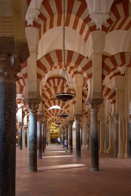 doorkijkje in de Mezquita katedraal in Cordoba