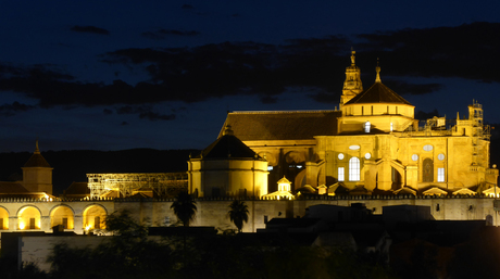 Mezquita in Córdoba bij nacht