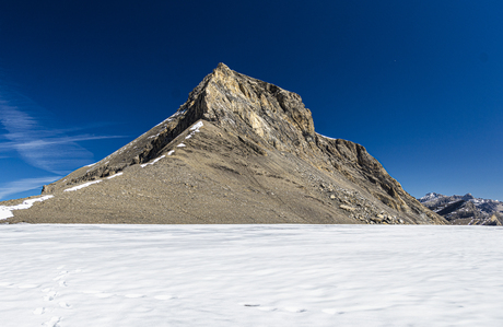 Besneeuwde berg