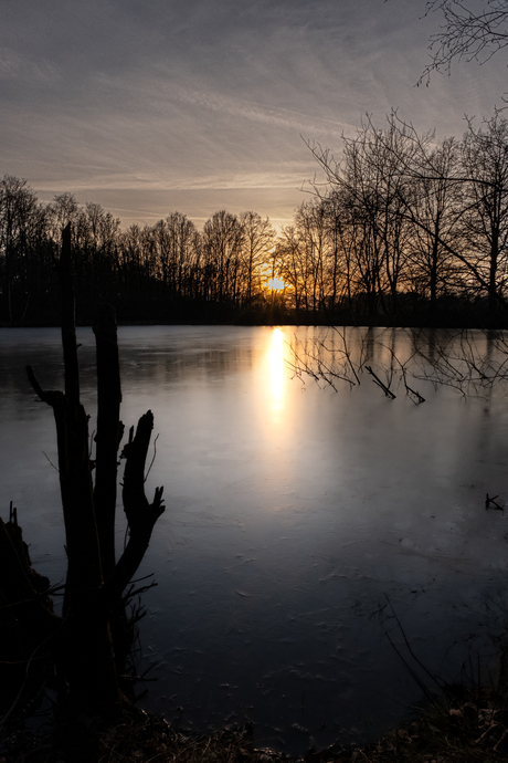 zonsondergang over een meertje
