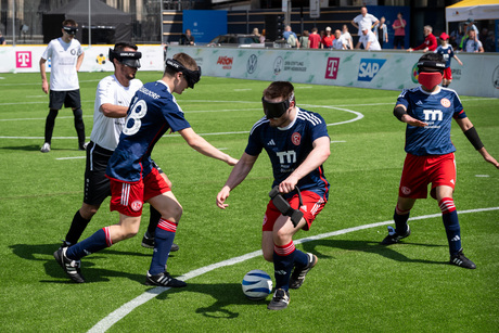 Voetbal door blinden /slecht ziend -Keulen