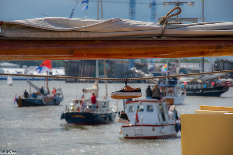 Kletspoten tijdens Delfsail