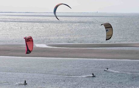 Kitesurfers bij de Maasvlakte