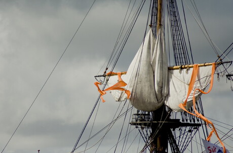 Met vlag en wimpel