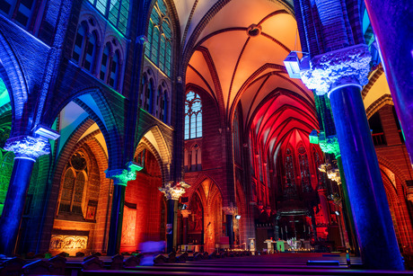 Domicanenkerk in Zwolle in regenboogkleuren