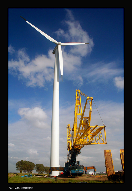 Windmolen in aanbouw 1