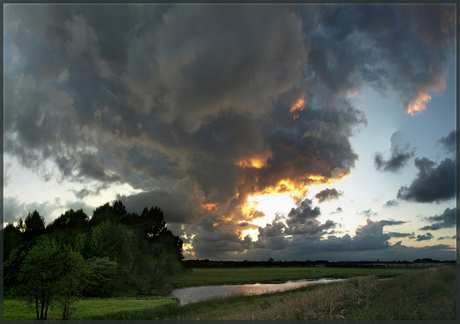 Zonsondergang aan de IJssel