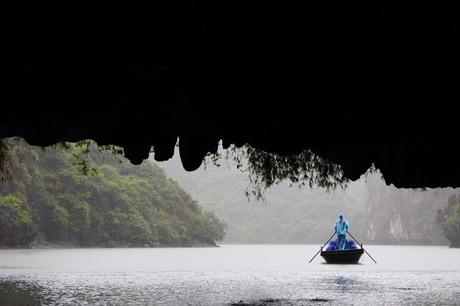 Regenachtig Ha Long Bay - Vietnam