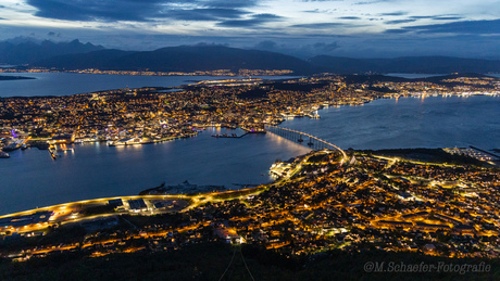 Tromsø in de avond