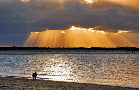 Achter de woken schijnt de zon