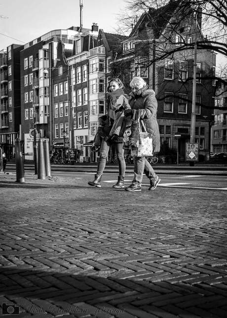 Shopping ladies