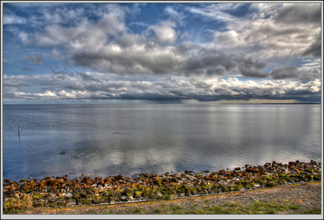 wolken en spiegeling