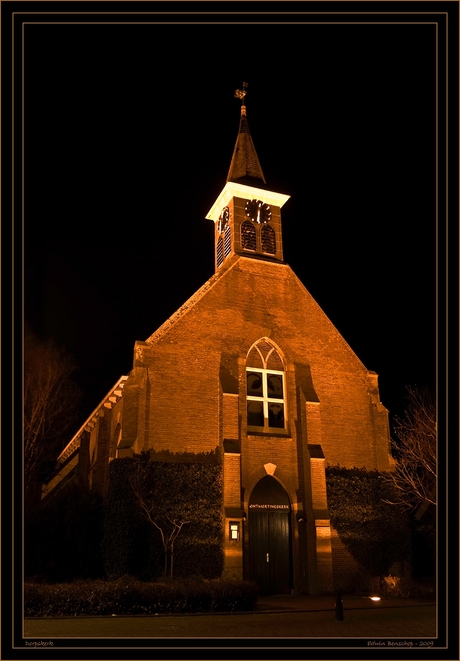 Dorpskerk bij nacht