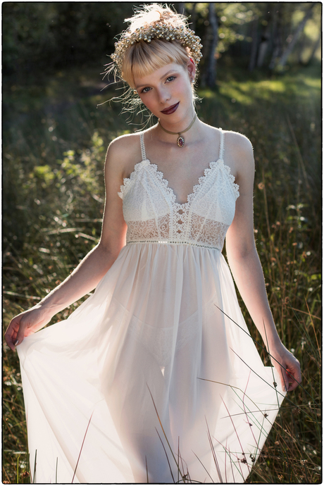 | w h i t e - d r e s s |