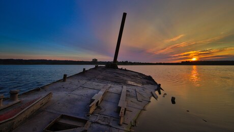 Zonsopkomst aan de Valeplas, ten noorden van Giesbeek