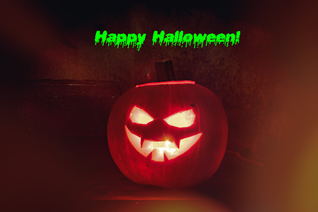 Jack-o-Lantern says "Happy Halloween!" 🎃