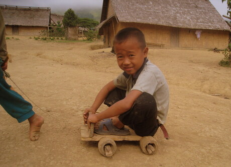 hmong jongetje