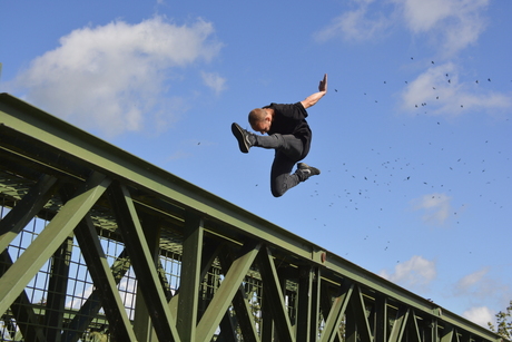 freerunner boven brug