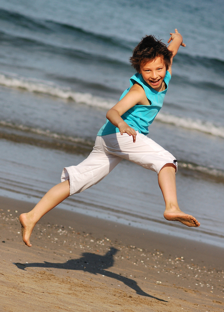 Ricky blij op het strand...