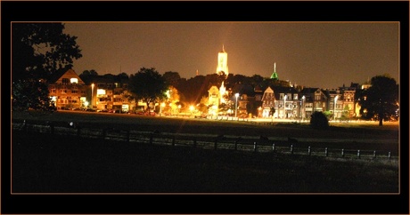 Arnhem bij nacht