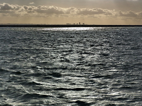 Gezicht op IJmuiden v.a. Noorderpier