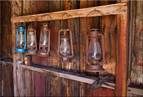 Mijnlampen in Ghost town Bodie, California