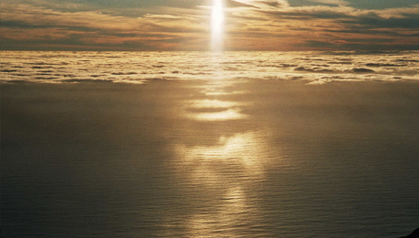 Onder en boven de wolken