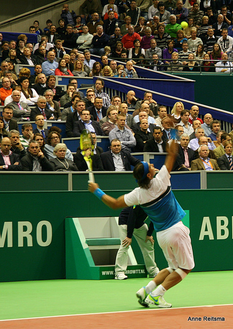 Nadal, nr 1 tennisser van de wereld, serveert