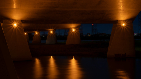 Onder de brug