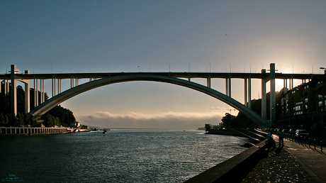 Arrábida Brug in Porto, Portugal