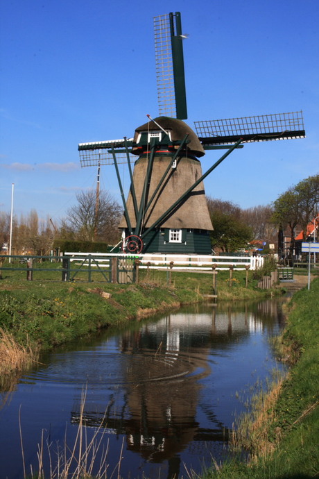 Molen weerspiegeling