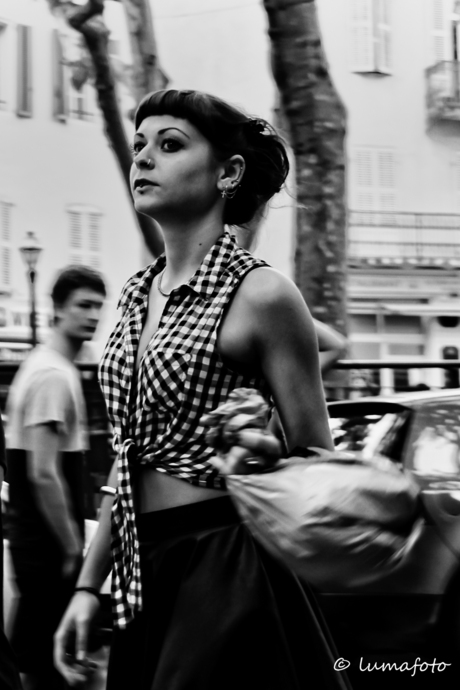 Kin omhoog en ... borst vooruit!