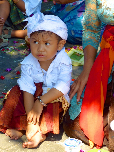 Jongetje bij het offerfeest op Bali