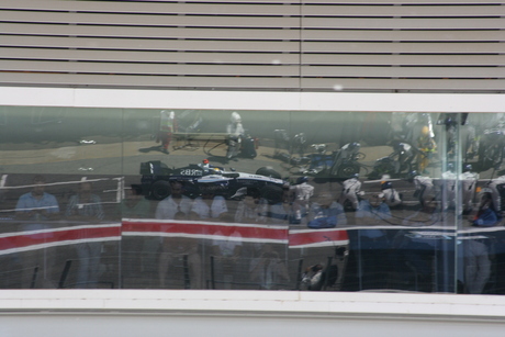 GP Barcelona, Pitstop gefotografeerd in een raam