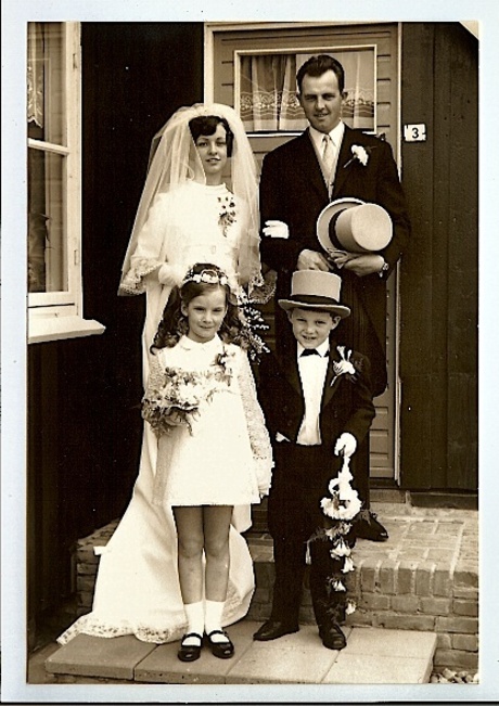 Bruidsjonkertje bij Oom Piet en Tante Dicky