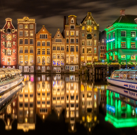 Reflecties aan het Damrak