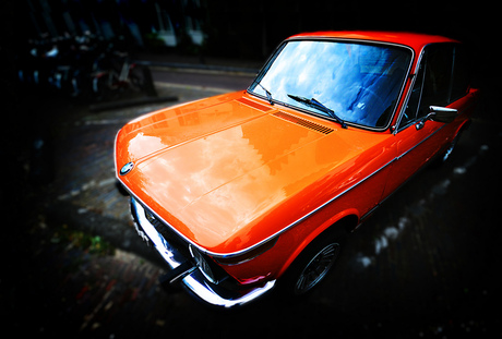 Oranje BMW