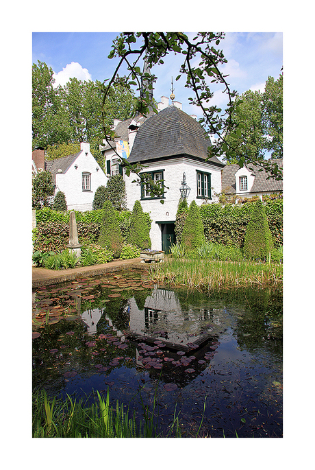 De tuin bij kasteel Groot Bruggenum