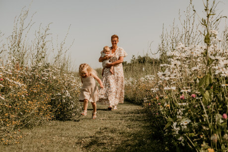 Oma met haar kleinkinderen