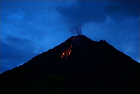 Arenal met lava