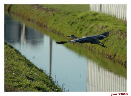 en weg is hij