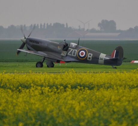 Spitfire MH 434 op de Vliegshow Oostwold (Oldambt)