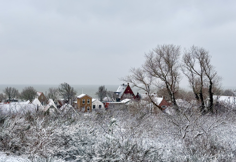 Het dorp Vlieland in de sneeuw