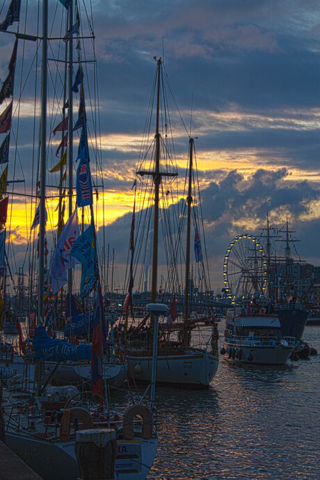Zonsondergang tijdens Sail 2