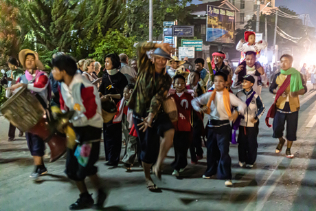 processie in myanmar