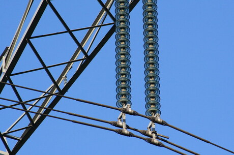 Detail van een electriciteitsmast