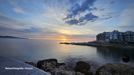 Zonsopkomst aan de Middellandse zee 