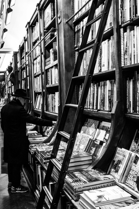 little bookstore in Paris