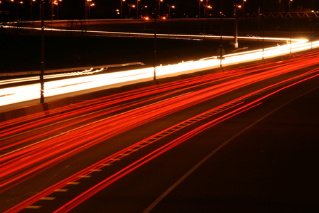 snelweg bij nacht