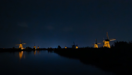 Kinderdijk by night